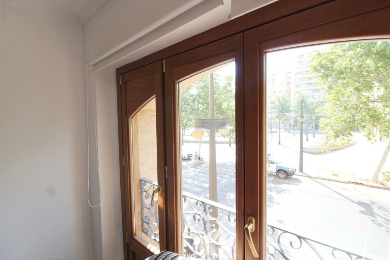 Precioso Apartamento Al Lado De Las Torres De Serrano Valencia Exterior photo